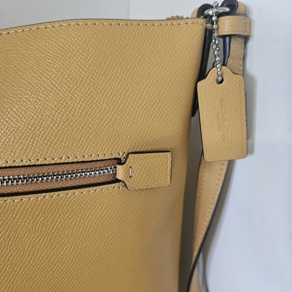 NWOT Coach Honeycomb Color Leather Crossbody Bag - Picture 12 of 13